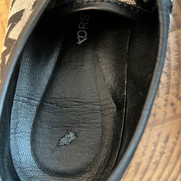 Michael Kors sneaker, size 6 1/2 M - Picture 10 of 10